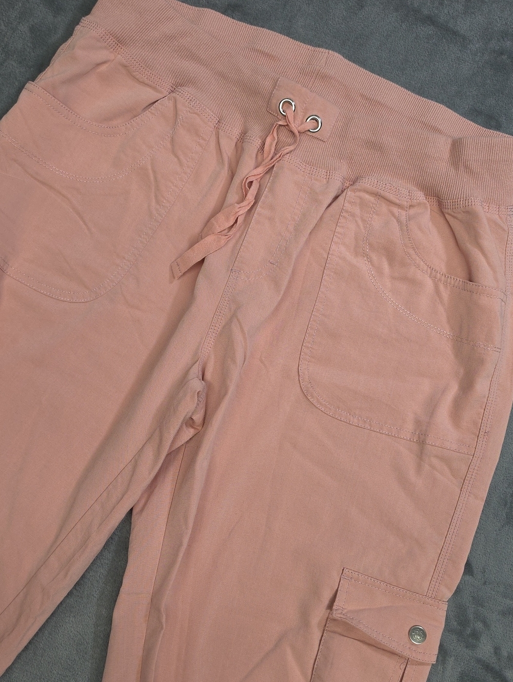 Comfort Drawstring Cargo Capris — Dusty Rose